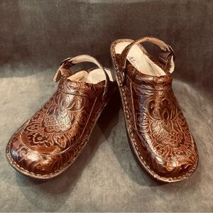 ALEGRIA Sz 41 Allie Yeehaw Western Inspired Comfort Clogs With Strap Shoes